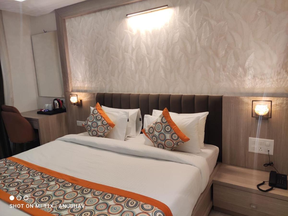 Hotel Golden Petals Варанасі Екстер'єр фото