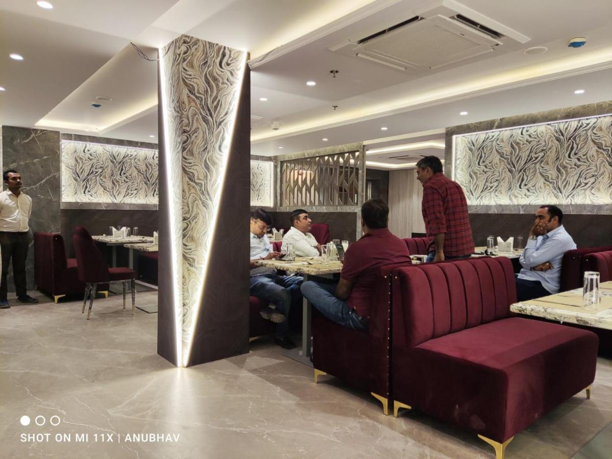 Hotel Golden Petals Варанасі Екстер'єр фото