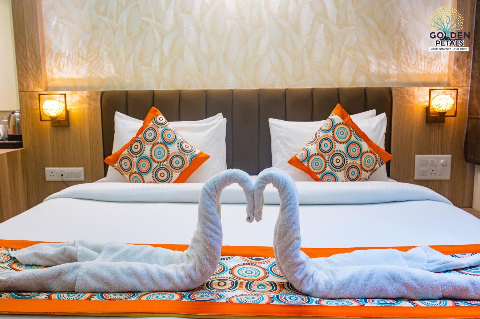 Hotel Golden Petals Варанасі Екстер'єр фото