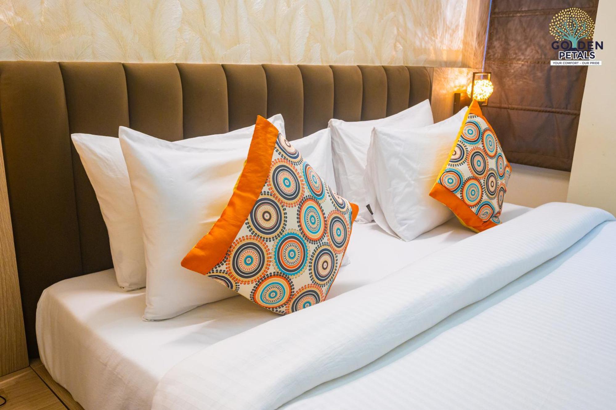Hotel Golden Petals Варанасі Екстер'єр фото