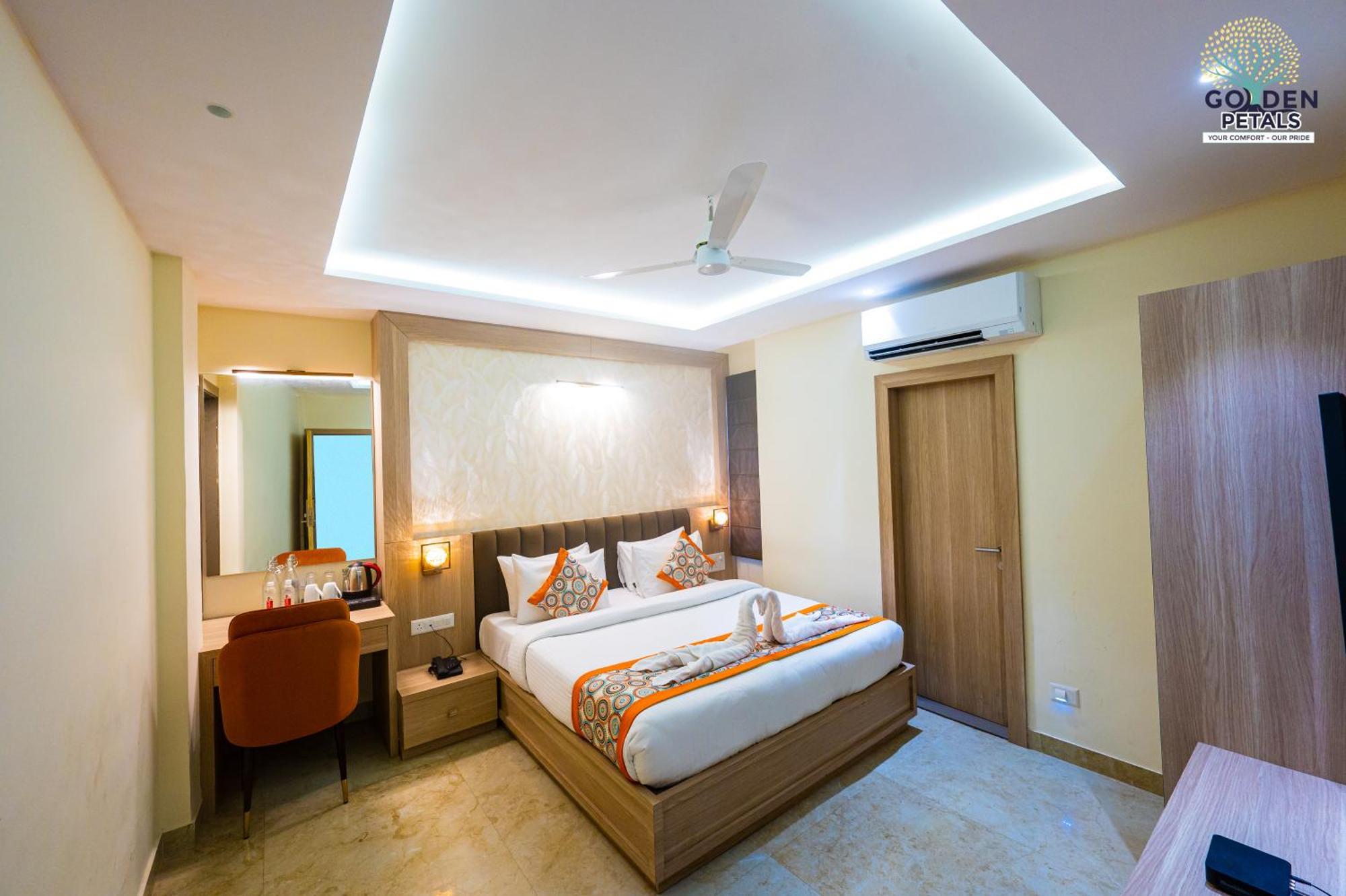 Hotel Golden Petals Варанасі Екстер'єр фото