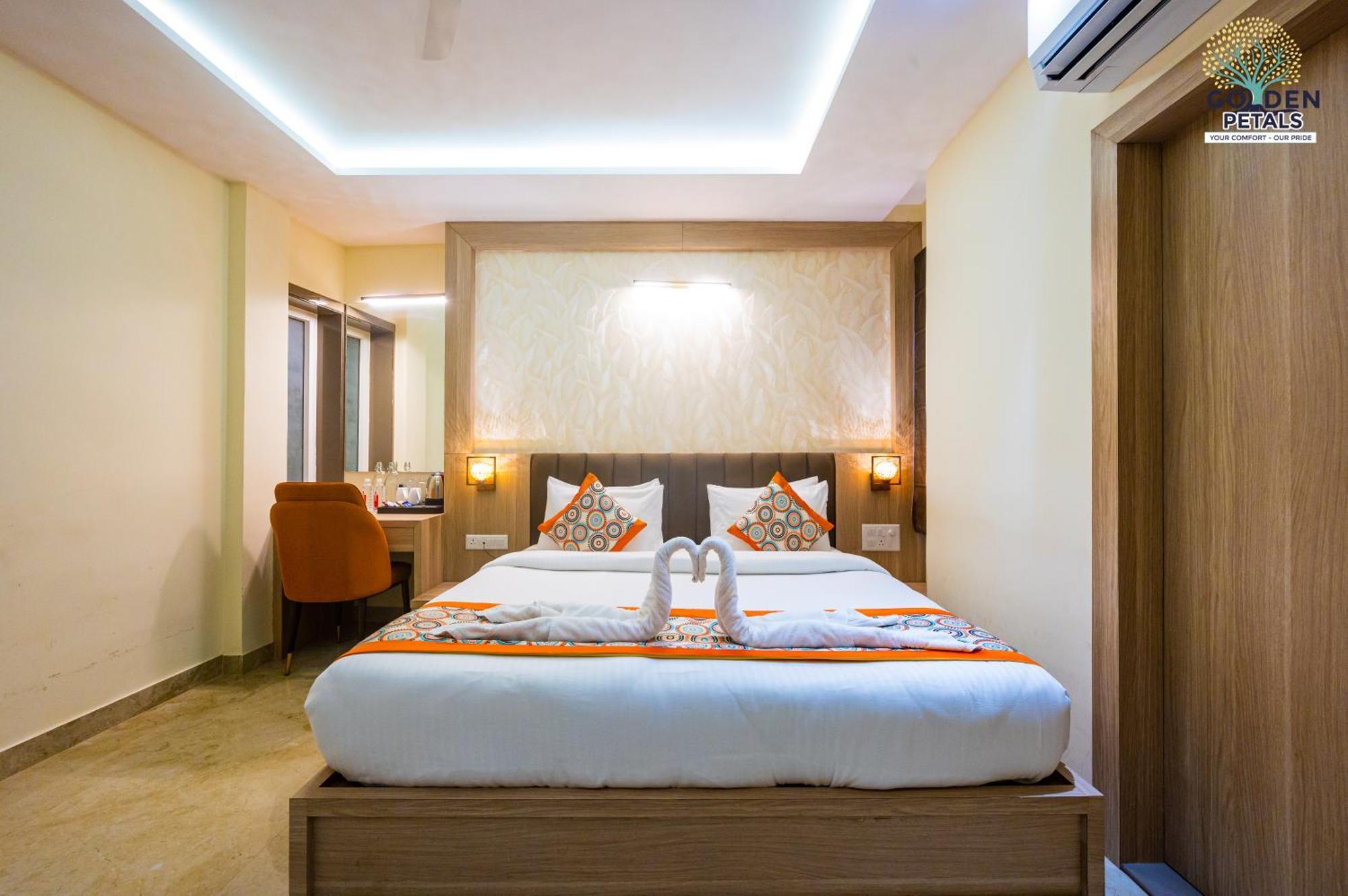 Hotel Golden Petals Варанасі Екстер'єр фото