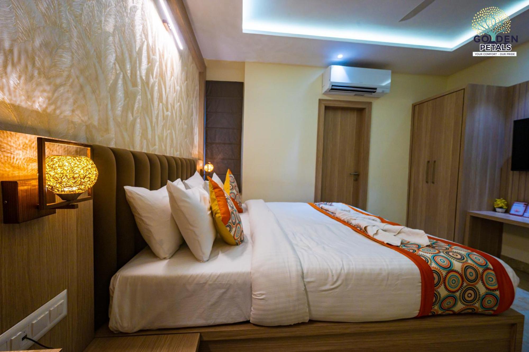 Hotel Golden Petals Варанасі Екстер'єр фото