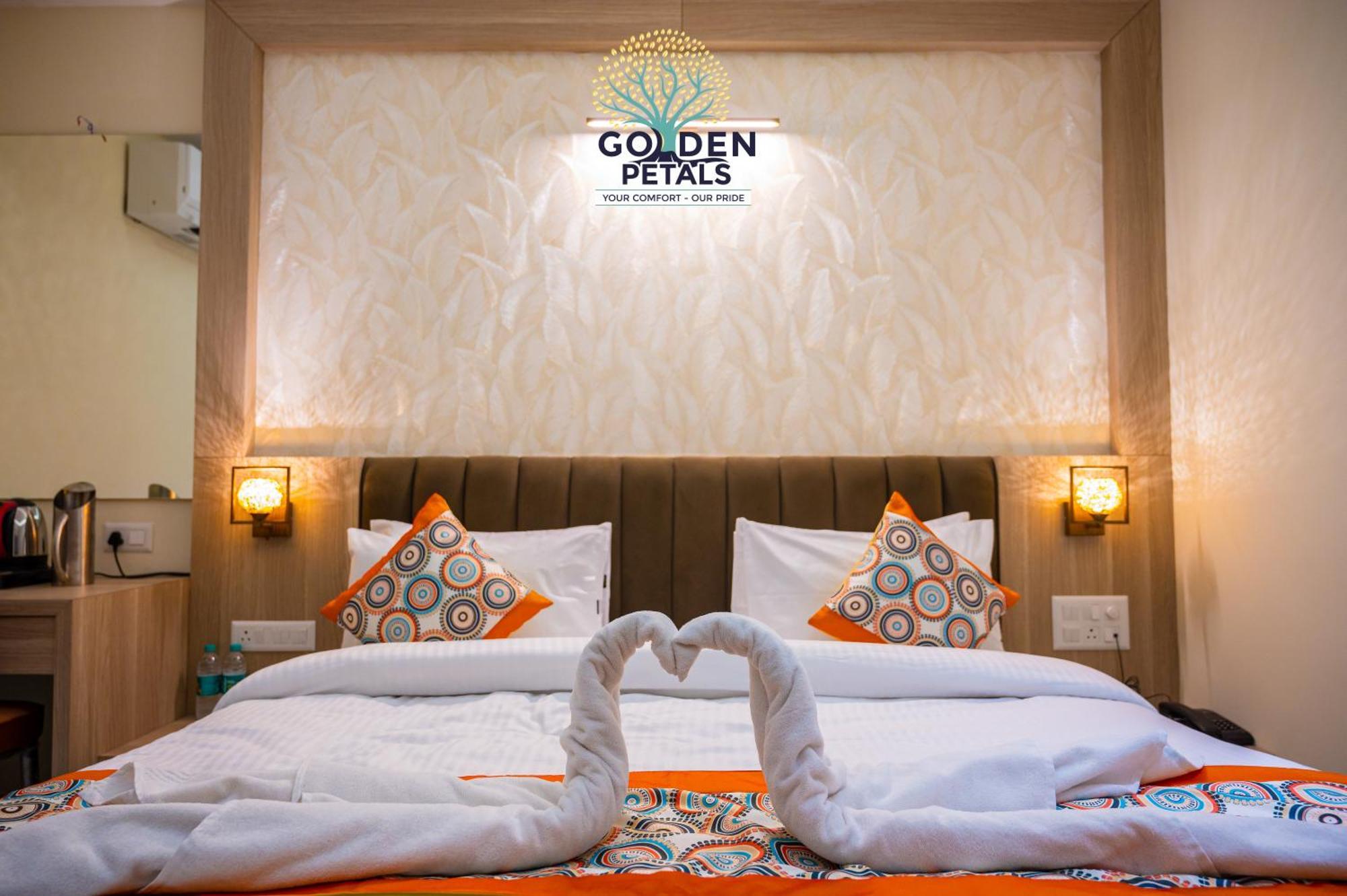 Hotel Golden Petals Варанасі Екстер'єр фото